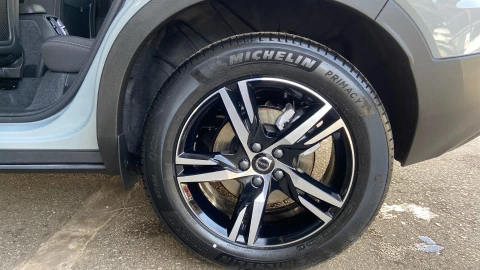 Volvo XC40 2.0 B3 G Plus Dark Auto