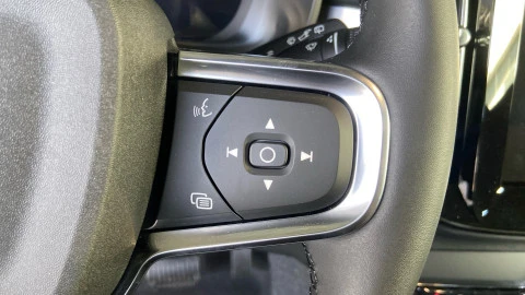Volvo XC40 2.0 B3 G Plus Dark Auto