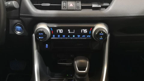 Toyota Rav4 2.5l 220H Advance