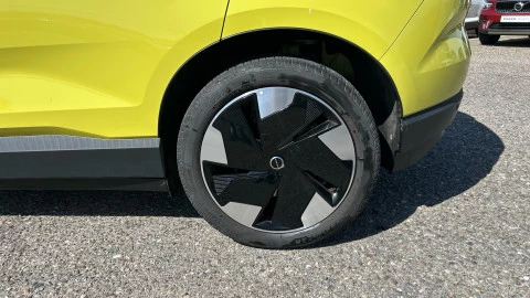 Volvo EX30 Single Motor Extended Range Plus Auto