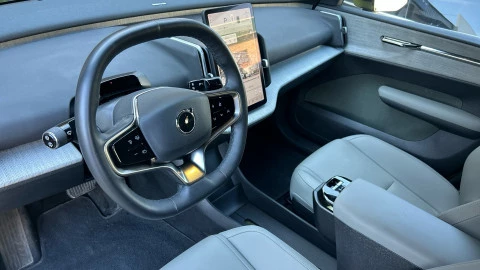 Volvo EX30 Single Motor Extended Range Plus Auto