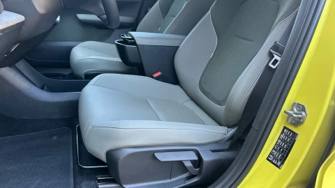 Volvo EX30 Single Motor Extended Range Plus Auto