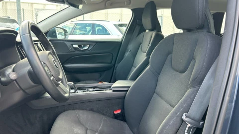 Volvo V60 2.0 B4 (G) Momentum Auto