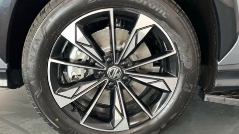 MG HS 1.5T PLUG IN HYBRID LUXURY
