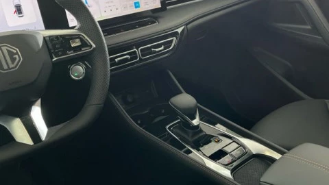 MG HS 1.5T PLUG IN HYBRID LUXURY