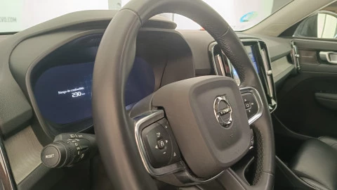 Volvo XC40 2.0 B3 G Plus Dark Auto