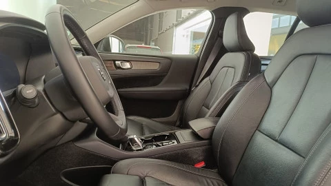 Volvo XC40 2.0 B3 G Plus Dark Auto