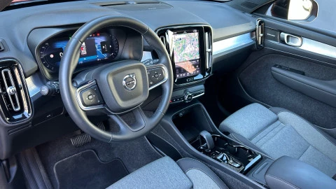 Volvo XC40 2.0 B3 G Plus Dark Auto