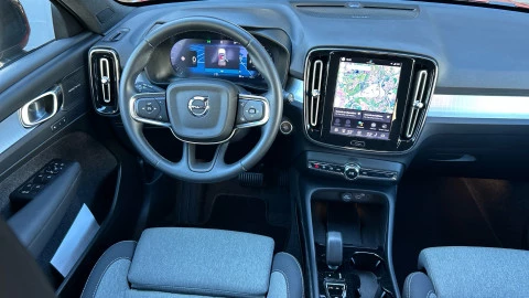 Volvo XC40 2.0 B3 G Plus Dark Auto