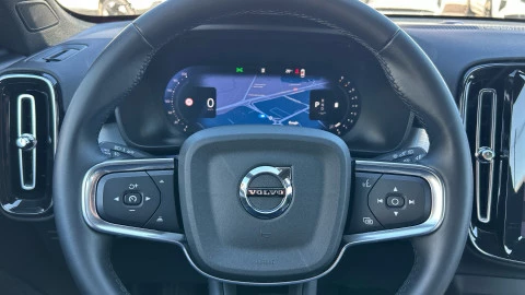 Volvo XC40 2.0 B3 G Plus Dark Auto