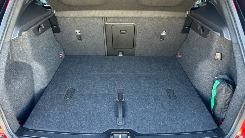 Volvo XC40 2.0 B3 G Plus Dark Auto