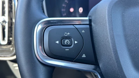 Volvo XC40 2.0 B3 G Plus Dark Auto