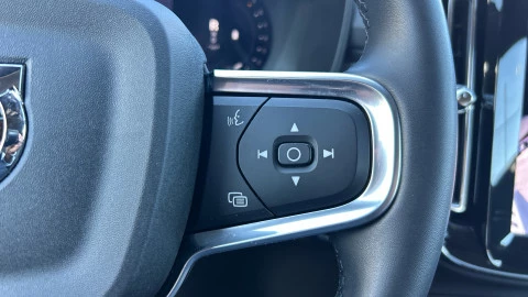 Volvo XC40 2.0 B3 G Plus Dark Auto
