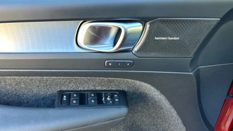 Volvo XC40 2.0 B3 G Plus Dark Auto