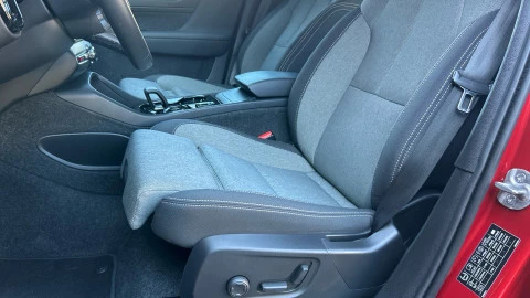 Volvo XC40 2.0 B3 G Plus Dark Auto