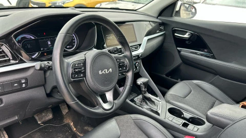 Kia Niro 1.6 GDi HEV 104kW (141CV) Drive Kia Niro 1.6 GDi HEV 104kW (141CV) Drive