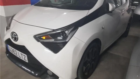 Toyota Aygo 1.0 70 x-play