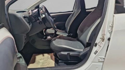 Toyota Aygo 1.0 70 x-play