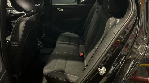 Volvo XC40 B3 G Black Edition+ Auto 120 kW (163 CV)