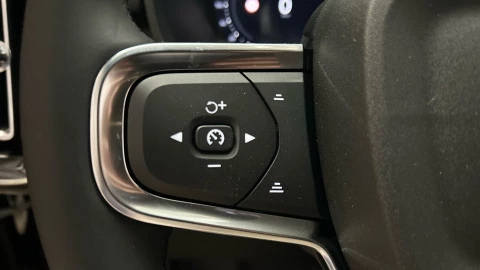 Volvo XC40 B3 G Black Edition+ Auto 120 kW (163 CV)