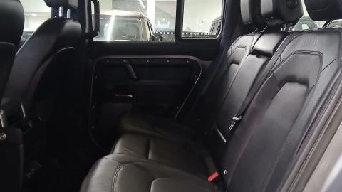 Land Rover Defender 3.0 D250 X-Dynamic S 110 Auto 4WD MHEV