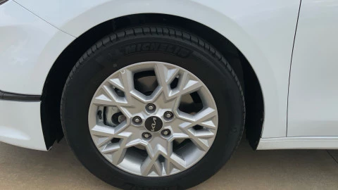 Kia Ceed 1.6 MHEV iMT 100kW (136CV) Concept