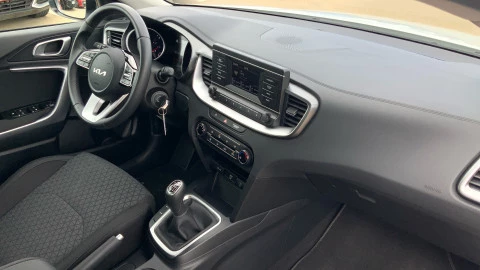 Kia Ceed 1.6 MHEV iMT 100kW (136CV) Concept