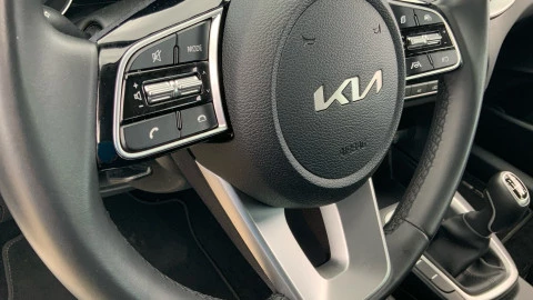 Kia Ceed 1.6 MHEV iMT 100kW (136CV) Concept