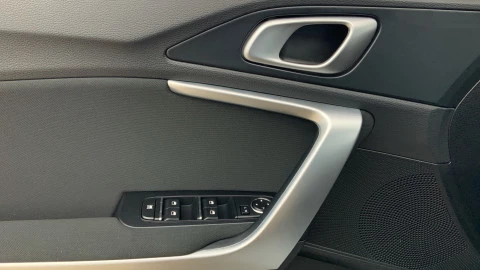 Kia Ceed 1.6 MHEV iMT 100kW (136CV) Concept