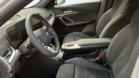 BMW iX2 xDrive30