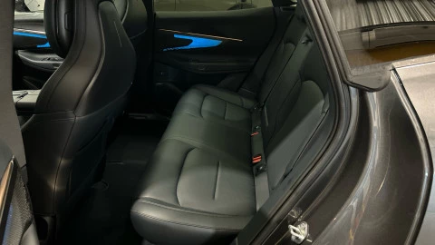 Lynk & Co 08 1.5 PHEV Core 257 kW (350 CV)