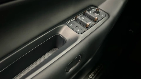 Lynk & Co 08 1.5 PHEV Core 257 kW (350 CV)