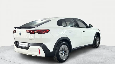 BMW iX2 xDrive30