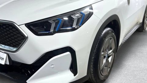 BMW iX2 xDrive30
