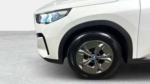 BMW iX2 xDrive30