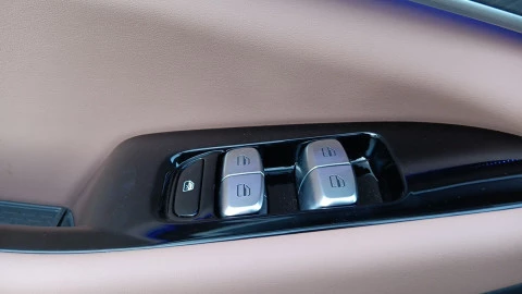 EBRO S900 PHEV 1.5 TGDI 3DHT 4X4 Luxury