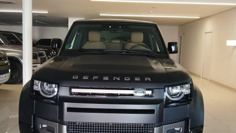 Land Rover Defender 3.0D I6 250 X-Dyn SE 110 AT 4WD MHEV