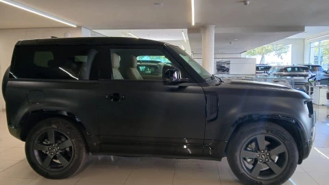 Land Rover Defender 3.0D I6 250 X-Dyn SE 110 AT 4WD MHEV