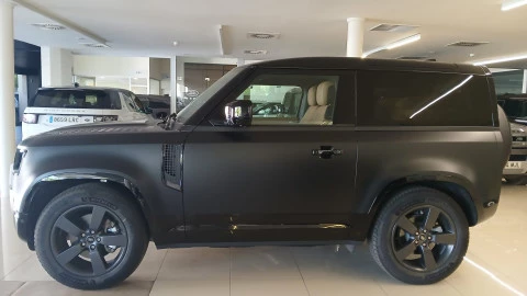 Land Rover Defender 3.0D I6 250 X-Dyn SE 110 AT 4WD MHEV