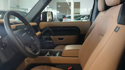 Land Rover Defender 3.0D I6 250 X-Dyn SE 110 AT 4WD MHEV