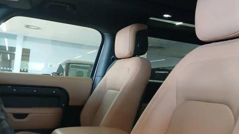 Land Rover Defender 3.0D I6 250 X-Dyn SE 110 AT 4WD MHEV