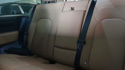 Land Rover Defender 3.0D I6 250 X-Dyn SE 110 AT 4WD MHEV