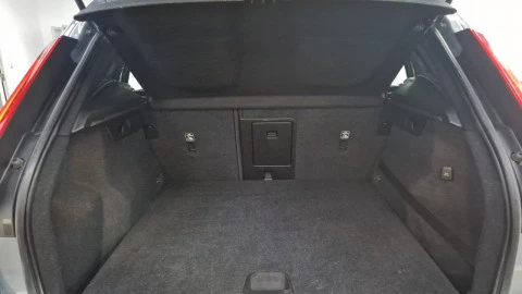 Volvo XC40 2.0 T4 Business Plus Auto