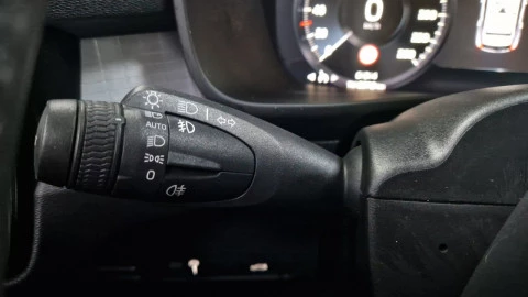 Volvo XC40 2.0 T4 Business Plus Auto