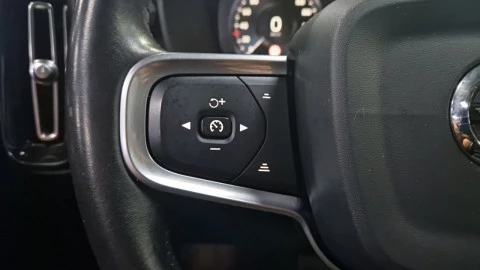 Volvo XC40 2.0 T4 Business Plus Auto