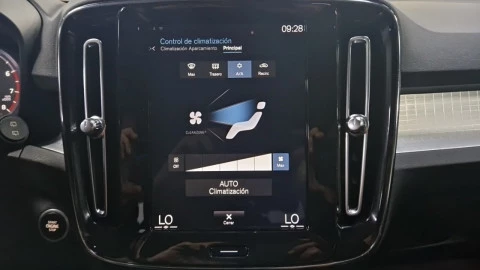 Volvo XC40 2.0 T4 Business Plus Auto