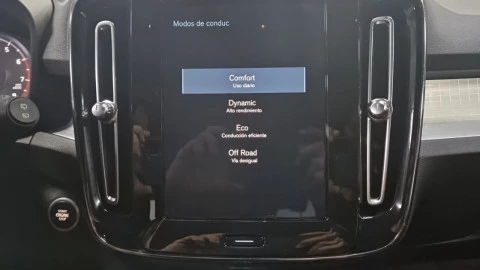 Volvo XC40 2.0 T4 Business Plus Auto