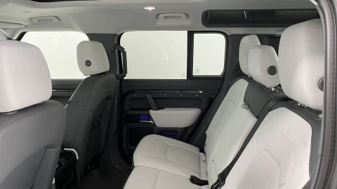 Land Rover Defender 3.0D I6 250 X-Dyn SE 110 Auto 4WD MHEV