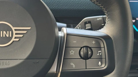 MINI Aceman SE Essential Trim