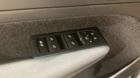 Volvo XC40 2.0 B3 G Plus Dark Auto